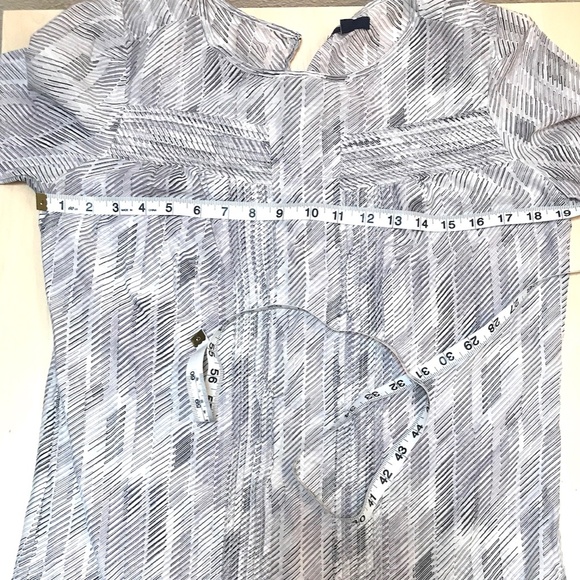 Silk Pull Over Blouse. Beautiful Pintucked Details. Elegant. The Gap. Small - Picture 9 of 10